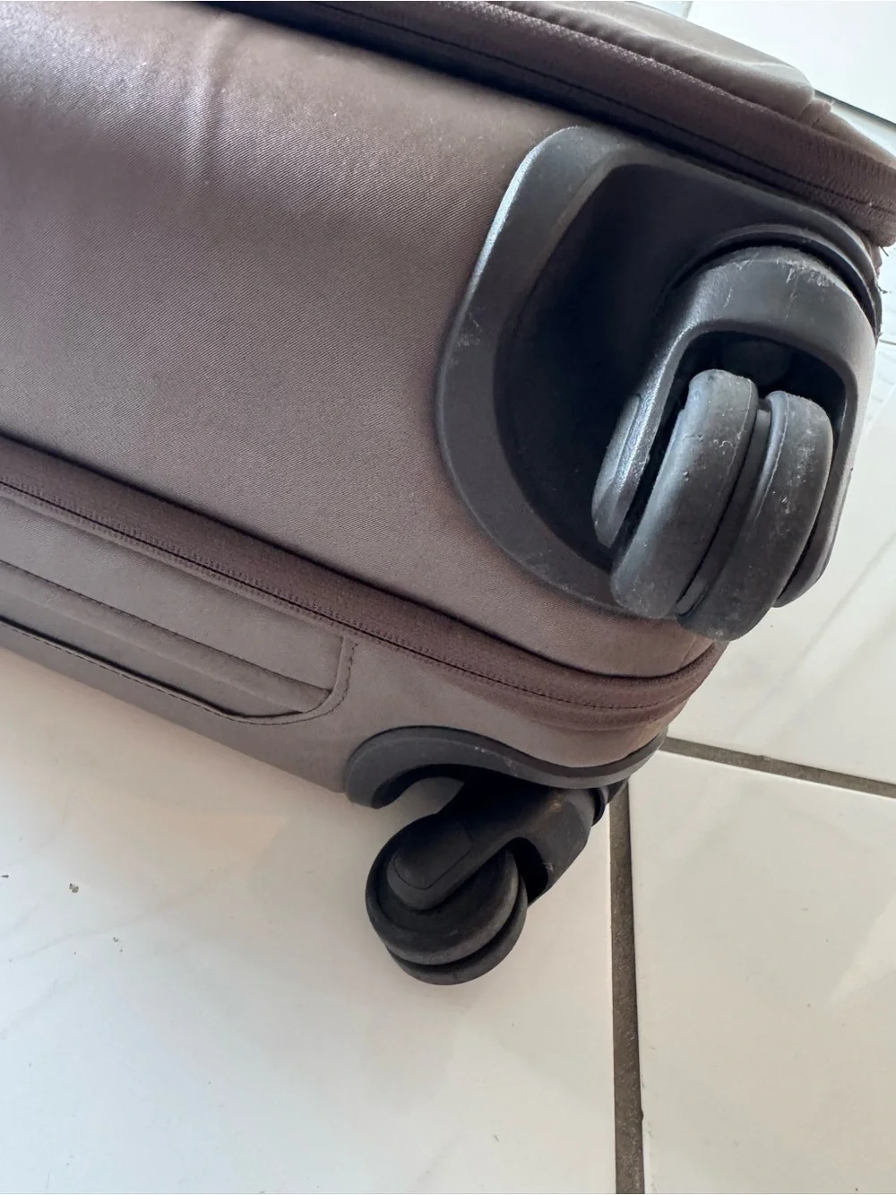 Tumi voyageur leger
